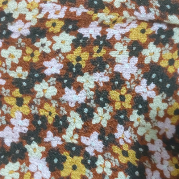 Beautiful flower wrap shirt - Picture 3 of 4